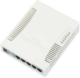 Switch  cu management Gigabit Ethernet (10/100/1000), suport pentru PoE, CSS106-5G-1S